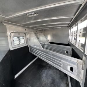 2000 Featherlite 3H GN with Dressing Room Horse Trailer