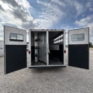 2000 Featherlite 3H GN with Dressing Room Horse Trailer