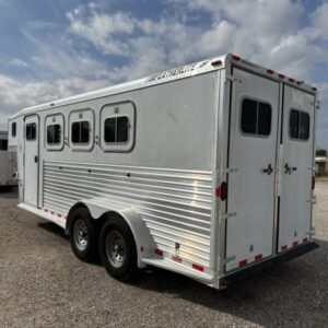 2000 Featherlite 3H GN with Dressing Room Horse Trailer