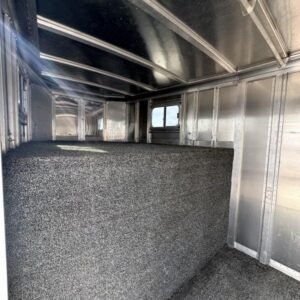 2000 Featherlite 3H GN with Dressing Room Horse Trailer