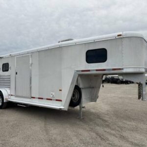 2004 Hart Trailers 3H GN Weekender Horse Trailer