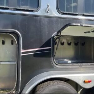 2005 classic aluminum 3 Horse monarch 16 foot