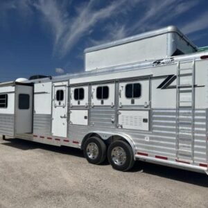 2007 4 Star 4 Horse 14' Outlaw LQ Slide Out