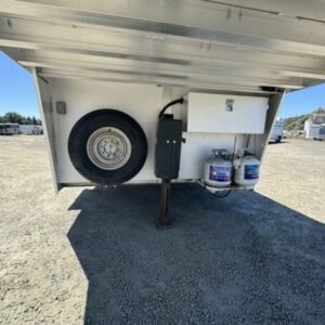 2007 Platinum Coach 8310 LQ 3 Horse