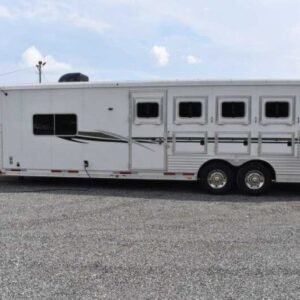 2013 Lakota Charger 8411LQ 4 Horse Trailer with 13' Short Wall