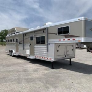 2014 4 Star 4 Horse Slant Living Quaters Outlaw Conversions