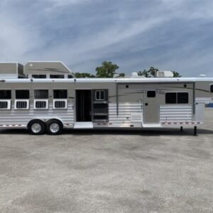 2014 4 Star 4 Horse Slant Living Quaters Outlaw Conversions