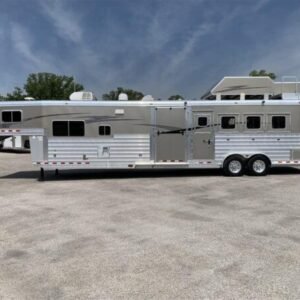 2014 4 Star 4 Horse Slant Living Quaters Outlaw Conversions