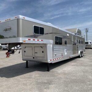 2014 4 Star 4 Horse Slant Living Quaters Outlaw Conversions
