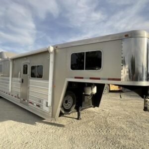 2014 Logan Coach RAZ4GNHDLQ 40' 4 horse Razor GN Horse Trailer**WITH WALK IN CLOSET**