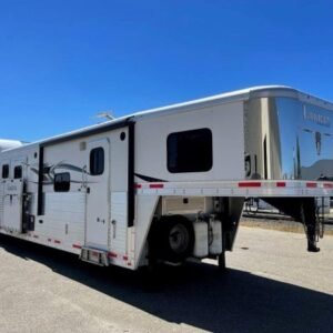 2015 Lakota Bighorn Edition 8414 4 Horse Trailer With Living Quarters “1 Slide”