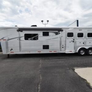 2018 Lakota Bighorn 3 Horse Living Quarters