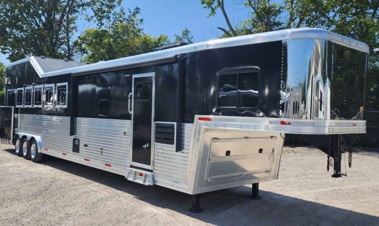 2019 Lakota Bighorn 6 Horse Side Load Trailer with 2019 Lakota Bighorn 6 Horse Side Load Trailer with