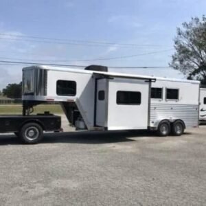 2020 Merhow 2H 9' LQ with Slide and Dinette