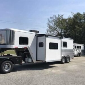 2020 Merhow 2H 9' LQ with Slide and Dinette