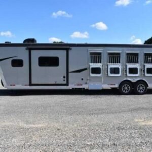 2022 Bison Desperado 8413BG 4 Horse Trailer with 13' Short Wall