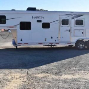 2022 Lakota Charger LQ 2 Horse Trailer with 9' Short Wall
