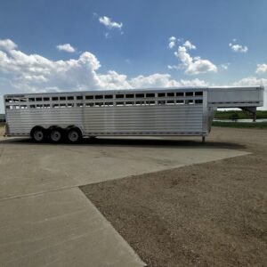 New 2024 Elite Trailers 32FT TRIPLE AXLE STOCK TRAILER W/ 3 COMPARTMENTS